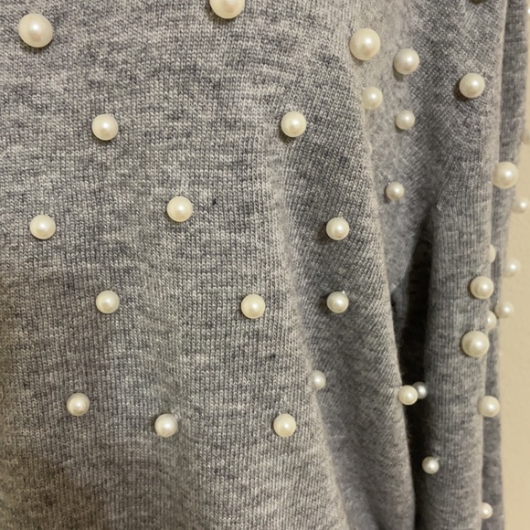 GIANNI BINI Gray Sweater Embellished Pearl Front Size Large NWT - Picture 4 of 8